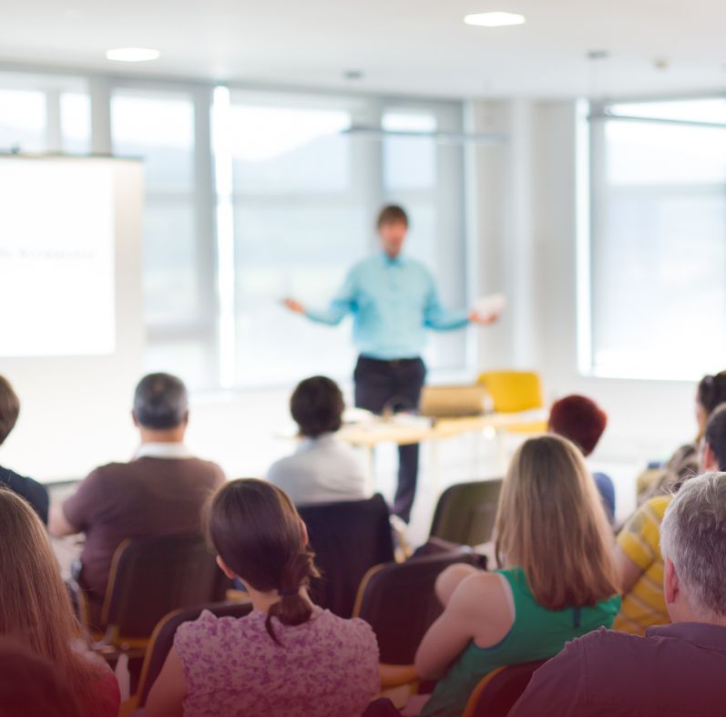 ผู้ปกครองเข้าร่วมงาน Open House ของโรงเรียนนานาชาติ เพื่อสอบถามคำถามสำคัญก่อนตัดสินใจเลือกโรงเรียน

(กระชับ อ่านเป็นธรรมชาติ และมี keyword สำคัญครบ: Open House, โรงเรียนนานาชาติ, ตัดสินใจเลือกโรงเรียน)